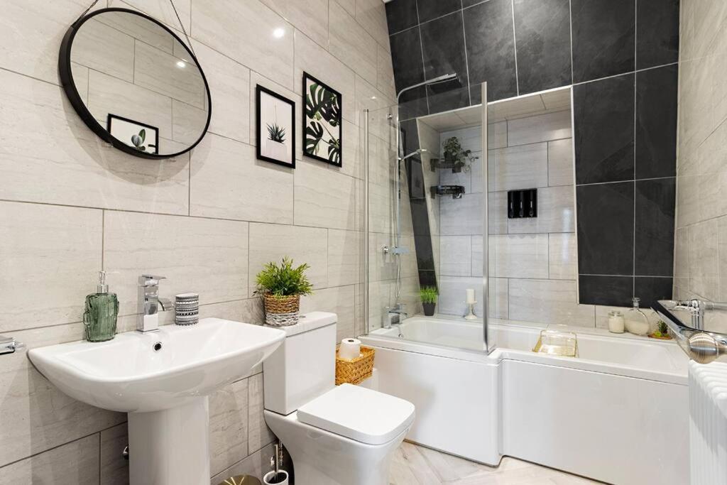 Modern 1 Bed Apartment, Sea Views, Free Parking, Wifi, Netflix 틴머스 외부 사진